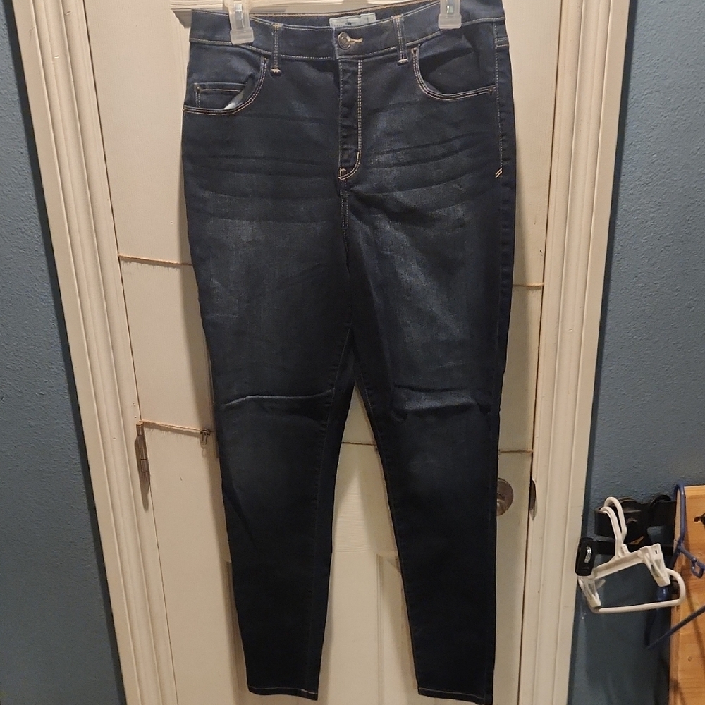 Blue Skinny Jeans with Modern Distressed Look